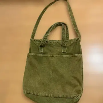 카키 숄더백