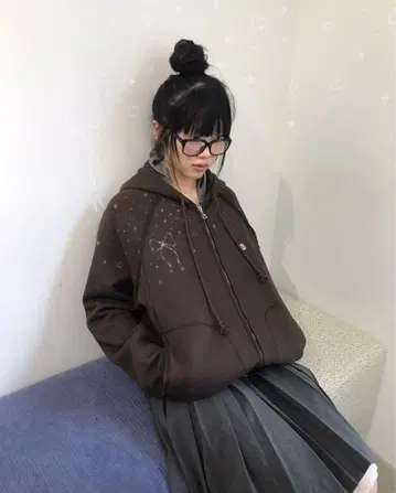Coyseio 다크 브라운 후드 부착 후드티