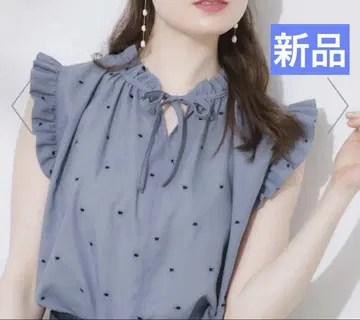 Couture Brooch 도트 자수 리본 디자인 블라우스