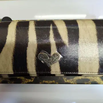 싱크비 Just Hearts 제브라 패턴 장지갑