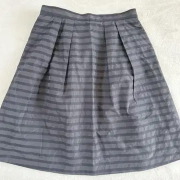 언타이틀 턱 플레어 스커트 보더 경사 깔끔함 무릎 기장 1