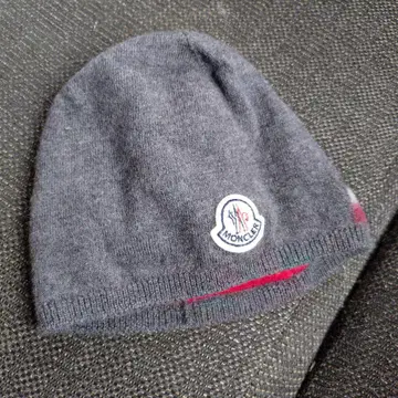 MONCLER 그레이 니트 모자