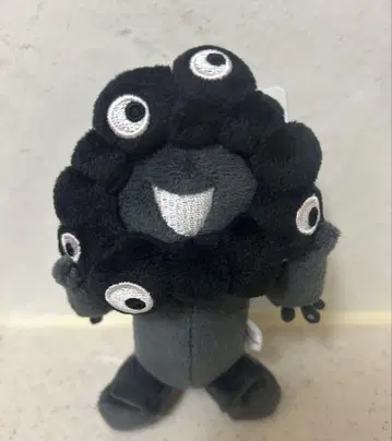 만박 블랙 미야쿠미야쿠 카라비너 부착 마스코트 앉은 봉제 인형 블랙