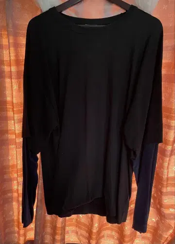 토사카 히로오미 착용 DRIES VAN NOTEN 롱T