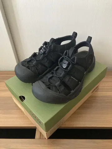KEEN NEWPORT H2 TRIPLE BLACK 27cm