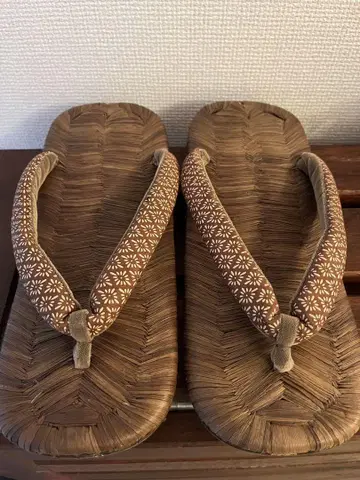 꽃무늬 하나오 짚으로 만든 조리