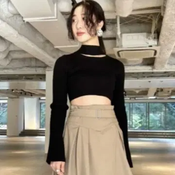 [ 릴리 브라운 ] 초커넥 크롭 니트 블랙