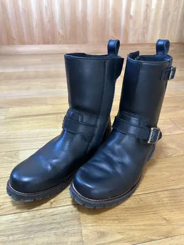블랙 가죽 엔지니어 부츠