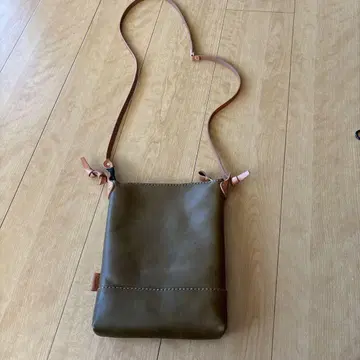 HERZ 헬츠 숄더백 카키