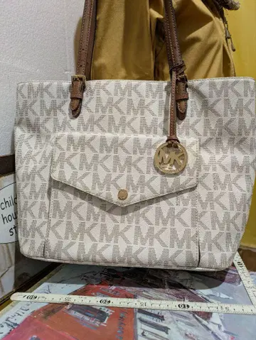 Michael Kors 로고 프린트 백