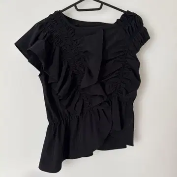 MYNE GATHER ONE SHOULDER TOPS 나구모 후카