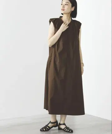 BEAMS HEART 볼륨 숄더 턱 원피스