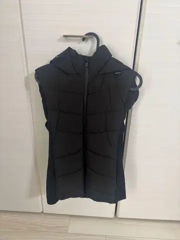 ZARA 후드 부착 블랙 다운 베스트