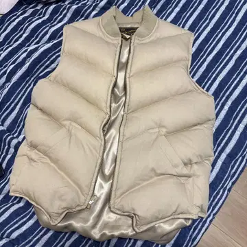 Cushman 베이지 다운 베스트