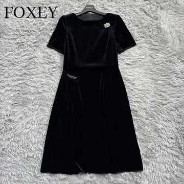 미사용급 폭시 벨로아 드레스 반팔 느와르 그레이스 브로치 포함 블랙