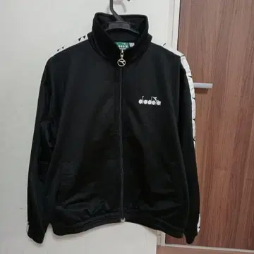 diadora 블랙 트랙 자켓