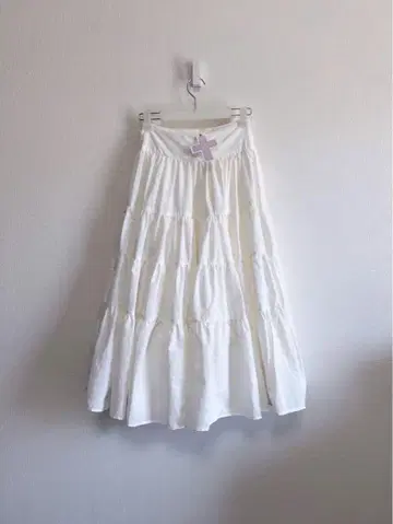 Rosary Moon Tiered Gathered 스커트