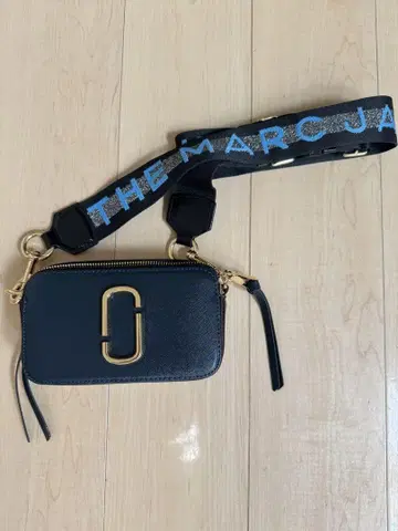 MARC JACOBS 숄더백 스냅샷