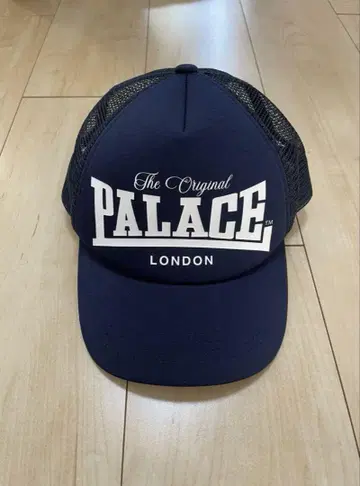 PALACE 프론트 로고 메쉬 캡