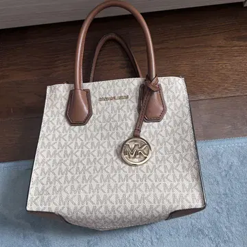 MICHAEL KORS 숄더백 화이트/브라운 모노그램 MK