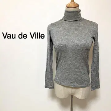 Vau de Ville 그레이 컬러 하이넥 니트
