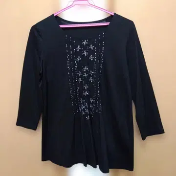 새상품급 PINORE 피노레 비즈 장식 블랙 상의 티셔츠 38