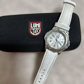Luminox 200미터 방수 손목시계 화이트 가죽