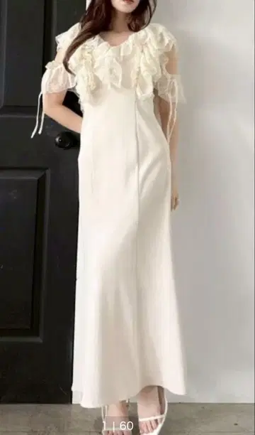 아이보리 프릴 슬리브리스 롱 원피스