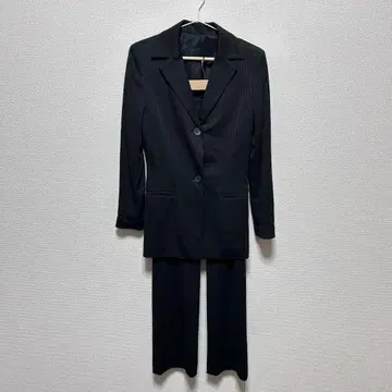 NOVESPAZIO 블랙 셋업 세련된 실루엣과 고급 소재로