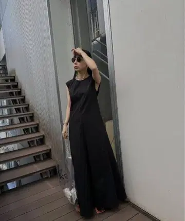 VOLUME HEM COTTON COLOR DRESS 블랙 S 사이즈