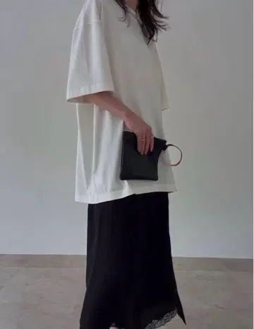digne hugeT white 디뉴