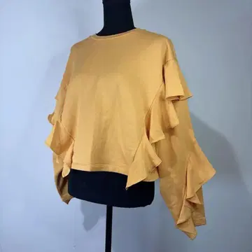 택 포함 새상품 ZARA 프릴 오렌지 긴팔 돌먼 슬리브 상의 자라