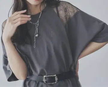 HARE 레이스 절개 T셔츠 그레이