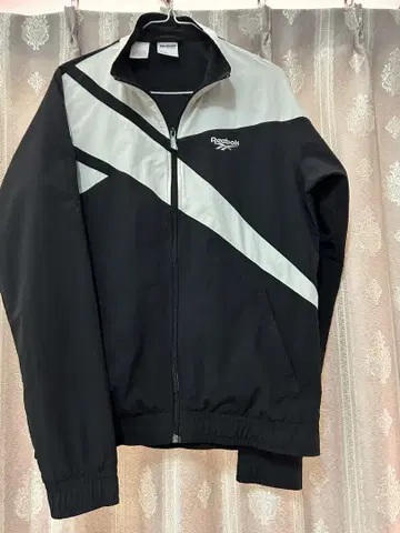 Reebok 벡터 트랙 자켓 나일론 자켓 블랙.화이트