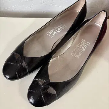 미사용 새상품 Ferragamo 23.5cm 펌프스