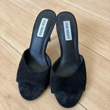 스티브 매든 블랙 뮬 샌들