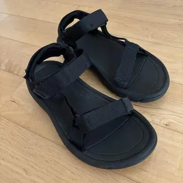Teva 블랙 스포츠 샌들
