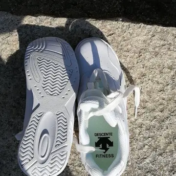 DESCENTE 미사용 새상품 신발 (가격 인하 협상 가능)