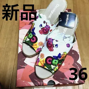 새상품 Desigual 플라워 프린트 웨지 샌들.