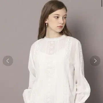 DRESSTIERIOR 리버 레이스 블라우스 화이트