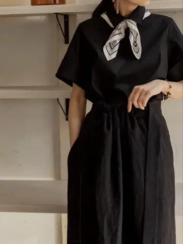 [ deres ] half sleeve blouse