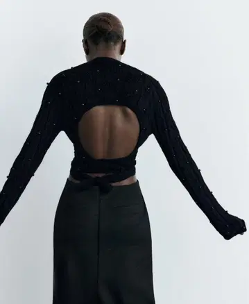 ZARA 블랙 케이블 짜임 니트 등 오픈 블랙 비즈 크롭