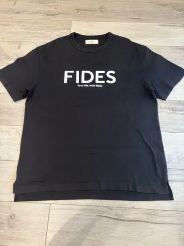 FIDES 블랙 T셔츠