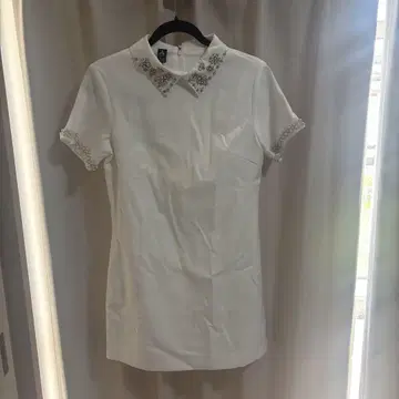 화이트 미니 원피스 비쥬 장식 옷깃 반팔