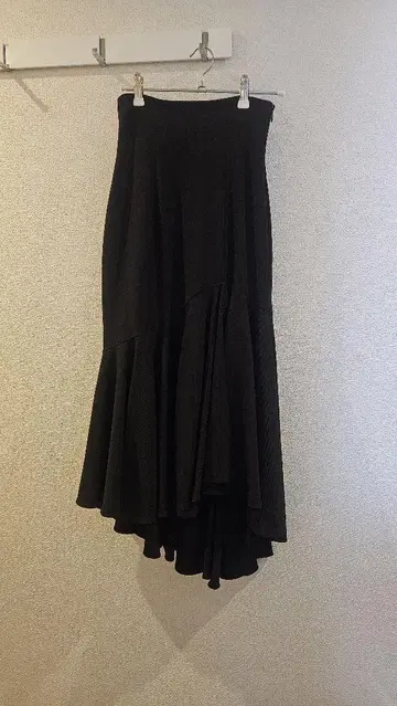 하이웨스트 헴 볼륨 스커트 SNIDEL
