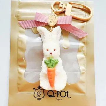 Q-pot. 밀크 토끼 쿠키 백참 키링