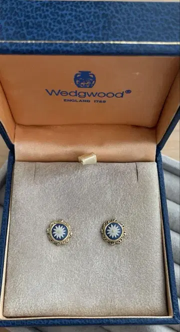 WEDGWOOD 귀걸이