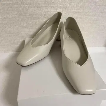 르탈론 화이트 V컷 펌프스 로우힐 무지 피로감 적은 세련된