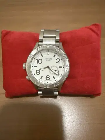 Nixon 실버 아날로그 시계