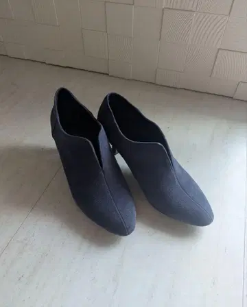 다크 네이비 스웨이드 오픈토 부츠 22.5cm
